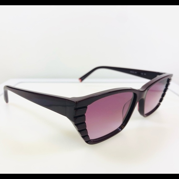 Women’s Kendall and Kylie Burgundy Fashion Sunglasses - Picture 7 of 7